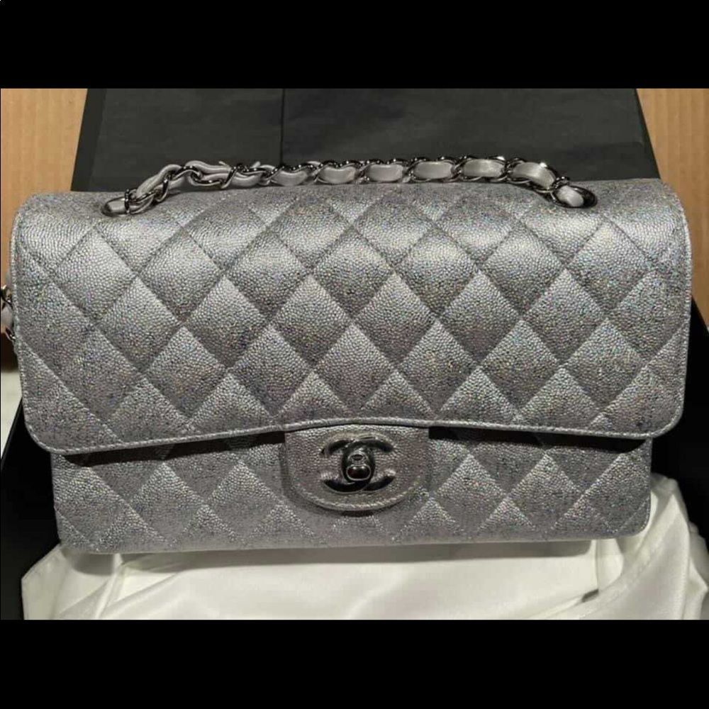 ββ CHANEL 21K Glittered Silver Metallic Caviar Quilted Medium Double Flap CC bag - Picture 4 of 14